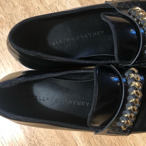 STELLA MCCARTNEY Vegan Patent Leather Chain-Link Accents Loafers. Size 6. - Picture 4 of 12
